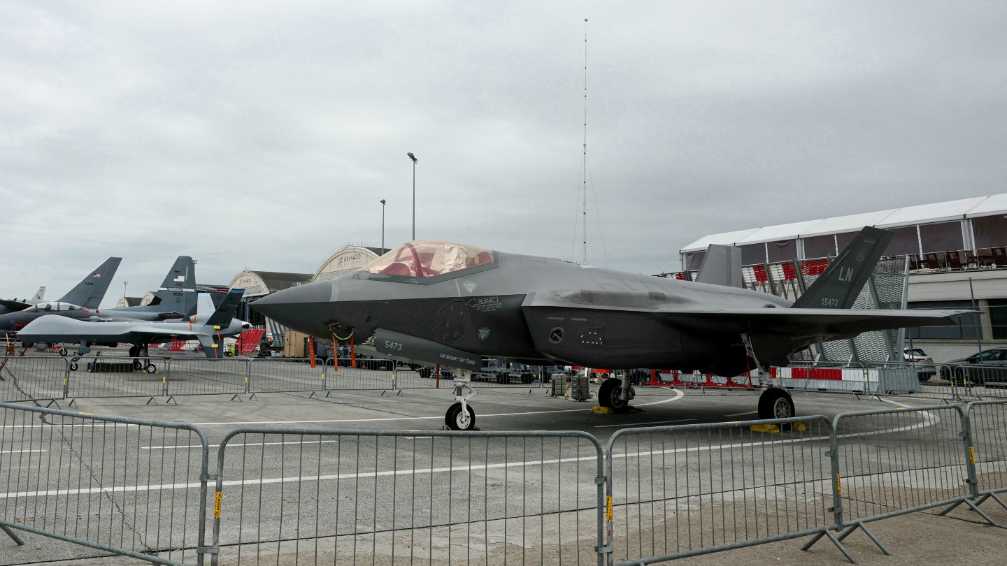 إسرائيل تطلب أسلحة أمريكية «تعويضاً» عن صفقة F-35 السعودية