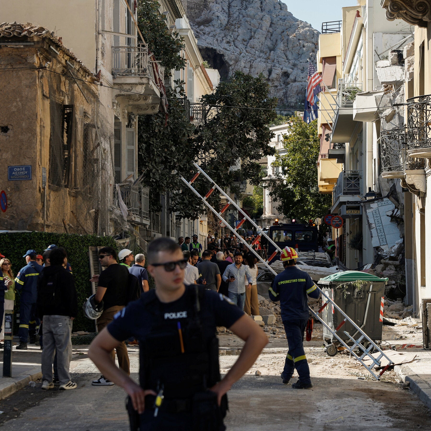 ستة أشخاص في عداد المفقودين إثر انفجار بحي سياحي في أثينا