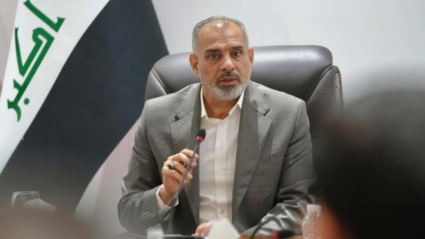 فيحان يطعن في حظر الطيران الإيراني ويهدد بجلسة نيابية