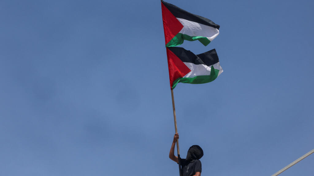 الفلسطينيون يستعدون لإجراء انتخابات محلية لأول مرة منذ عقدين