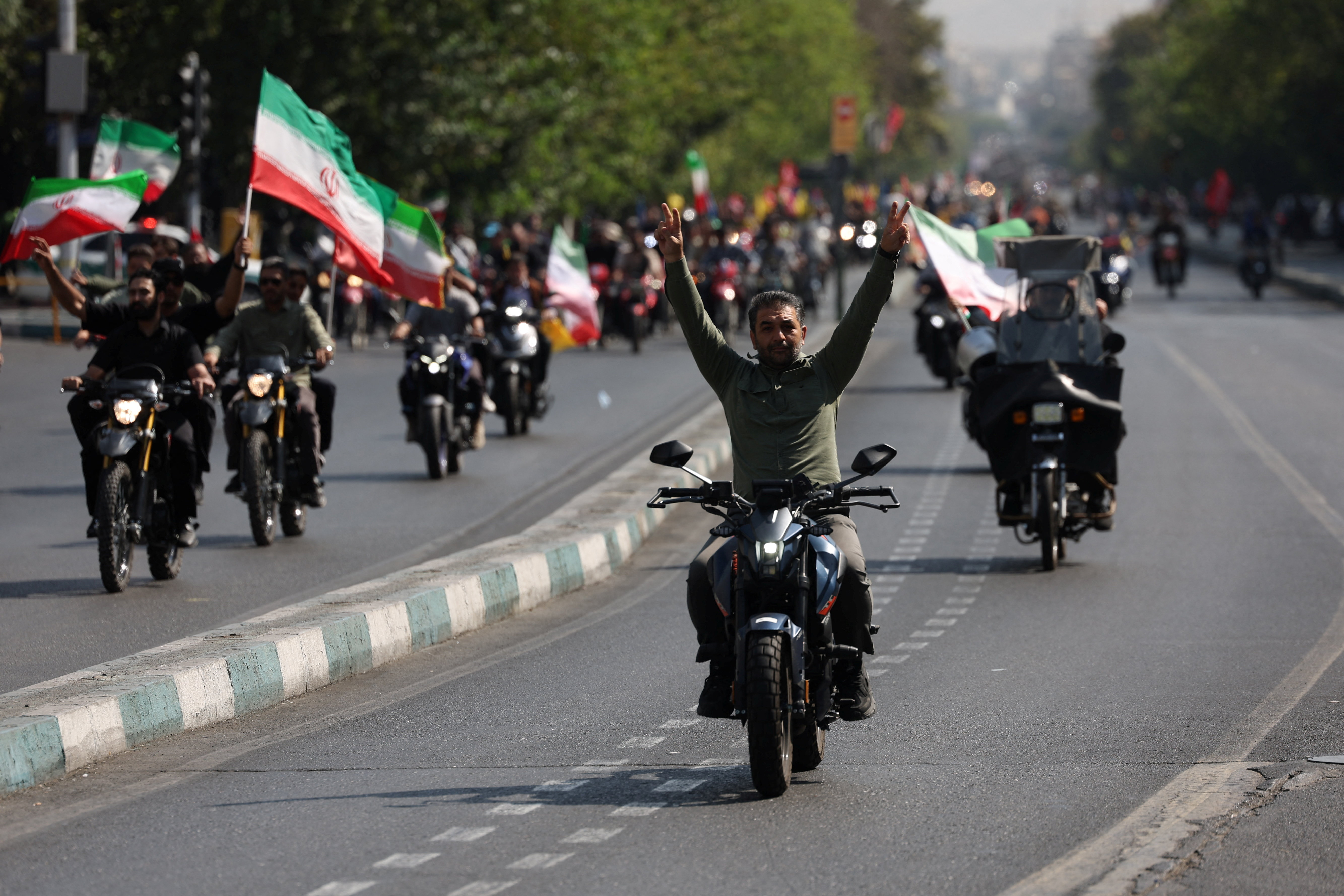 إيران تنقل قدراتها الدفاعية الاستراتيجية تحت الأرض
