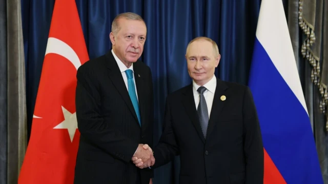 أردوغان يخبر بوتين: تركيا مستعدة للتوسط بين روسيا وأوكرانيا