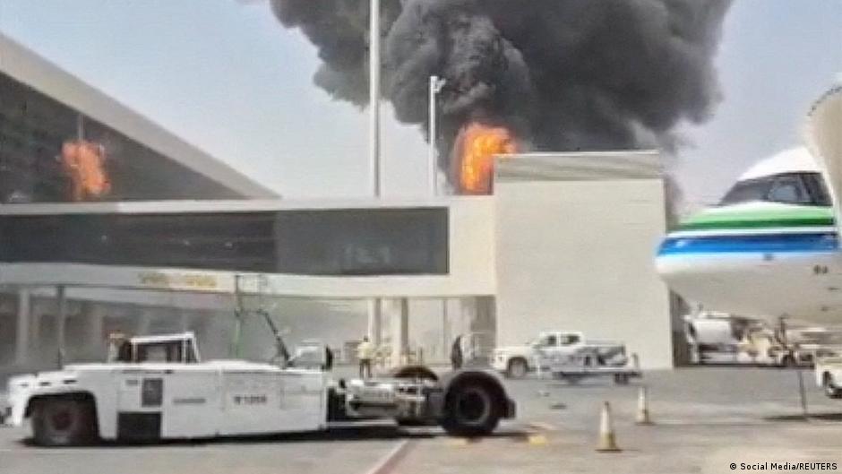 فيديوهات مزيفة تُنسب كذباً لهجمات مطار الرياض