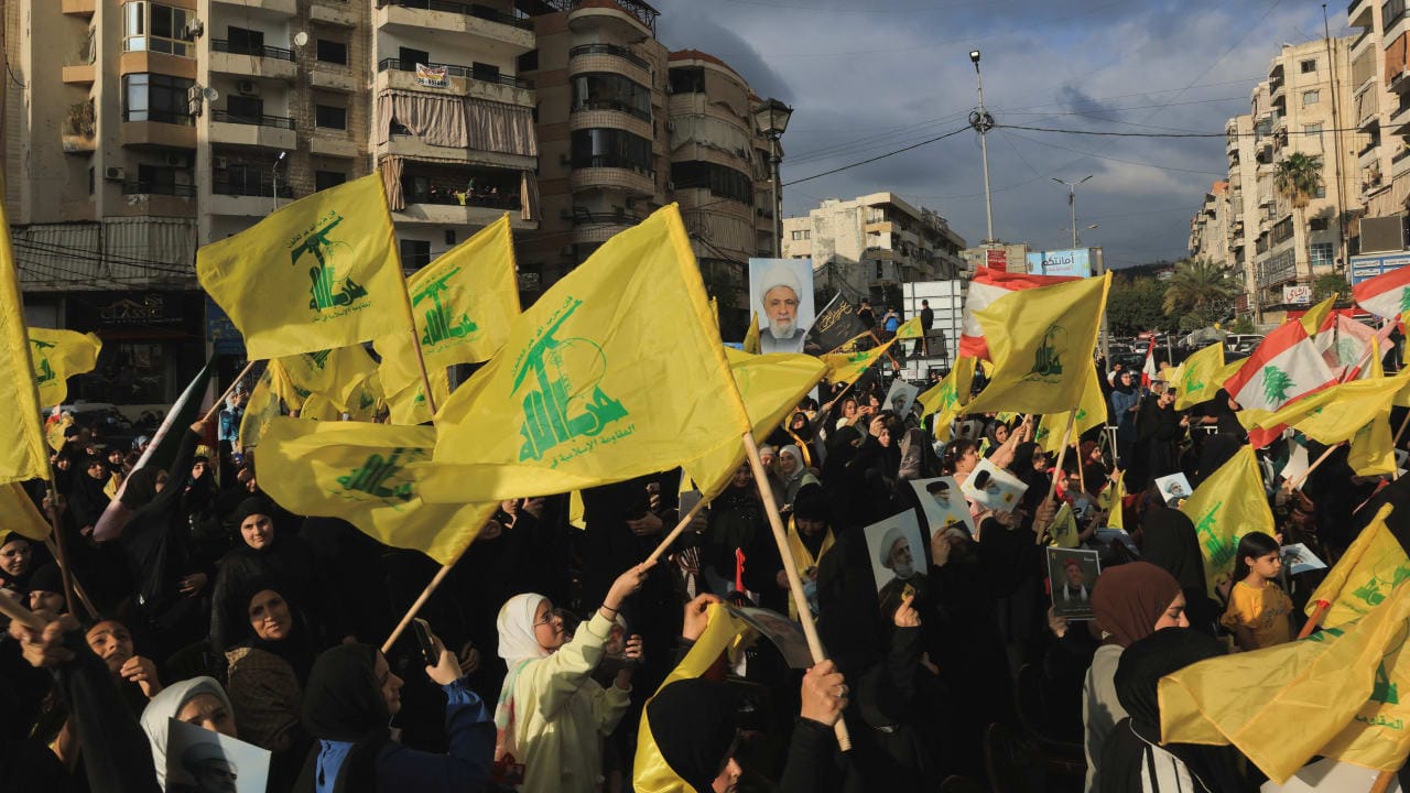 توتر متصاعد في لبنان وحزب الله يتحدى سلطة بيروت